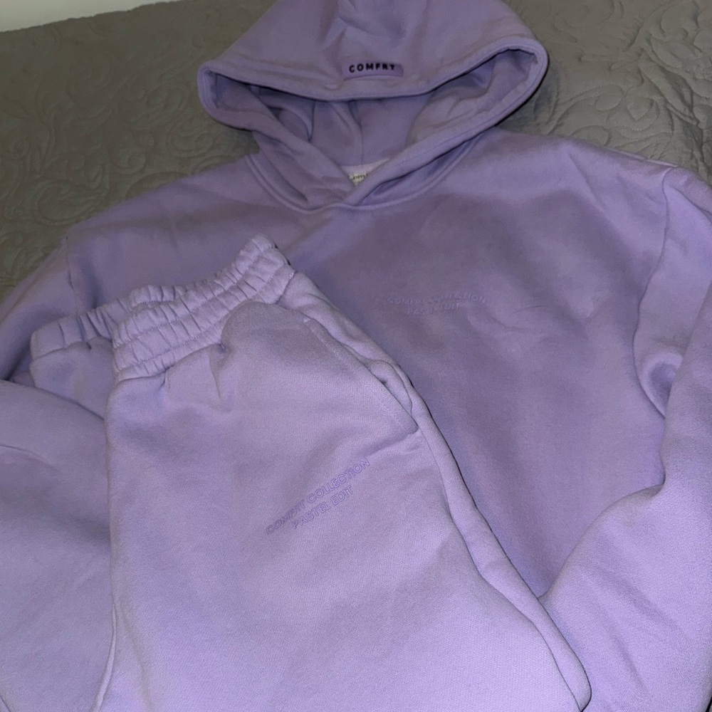 Comfrt Medium Lavender Hoodie and Sweatpants Set like new